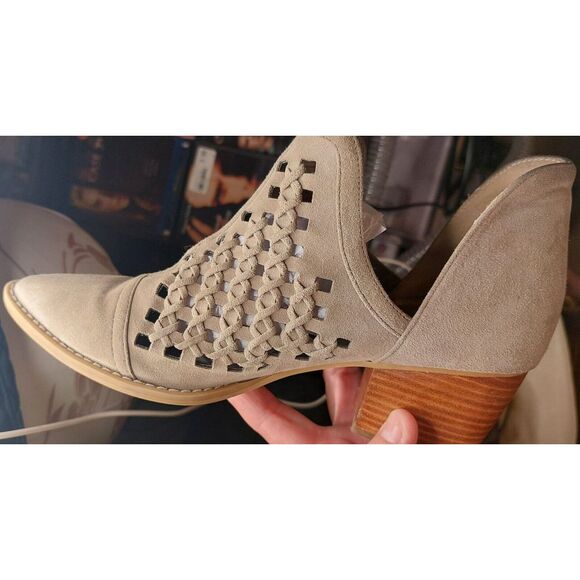 BP Perry Perforated D'Orsay‎ Bootie Gray Suede Womens size 8M See Pictures #449 - Picture 5 of 10
